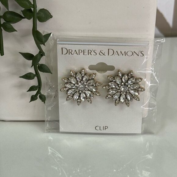 NWT Vintage Draper’s & Damon’s Gold Rhinestone Flower Clip On Earrings - Picture 1 of 2